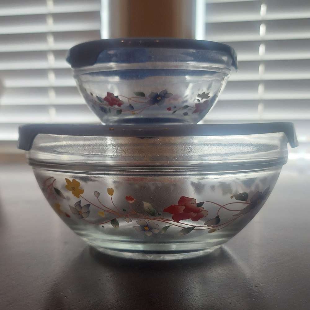 Vintage set of 2 bowls with lids